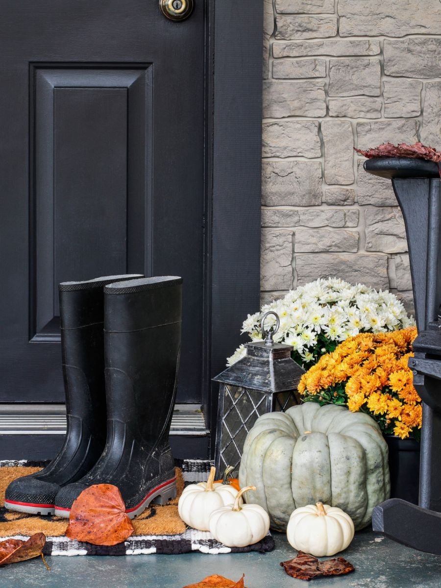 Fall planter porch (1)